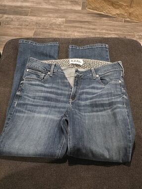 Ariat Straight Leg Jeans in Medium Blue Wash